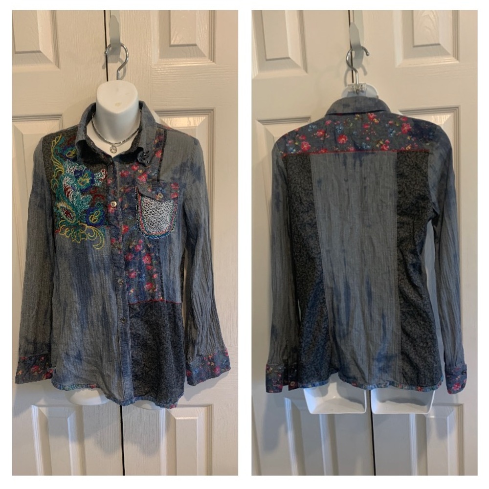 Blue Embroidered Long-Sleeved Top ❤️New Listing❤️